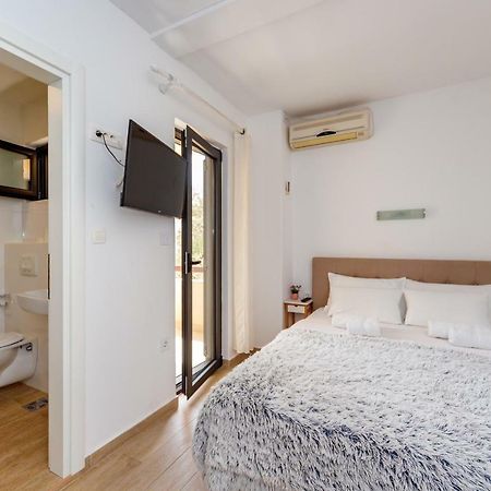 Gregovic Family Apartments Petrovac Екстериор снимка