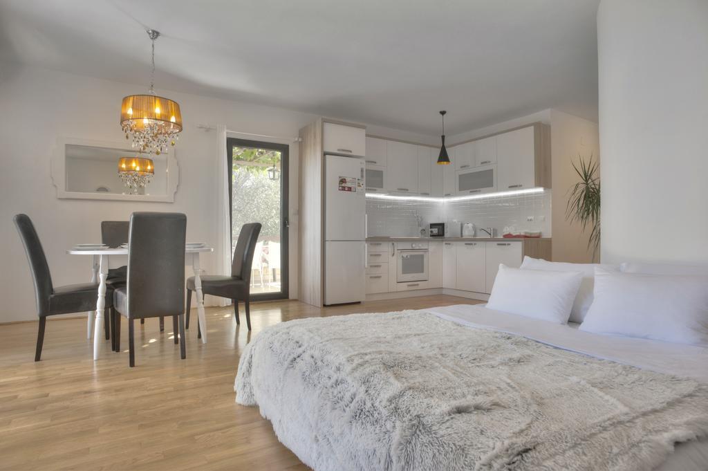 Gregovic Family Apartments Petrovac Екстериор снимка