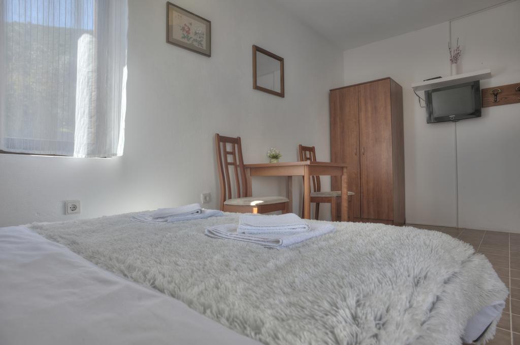 Gregovic Family Apartments Petrovac Екстериор снимка
