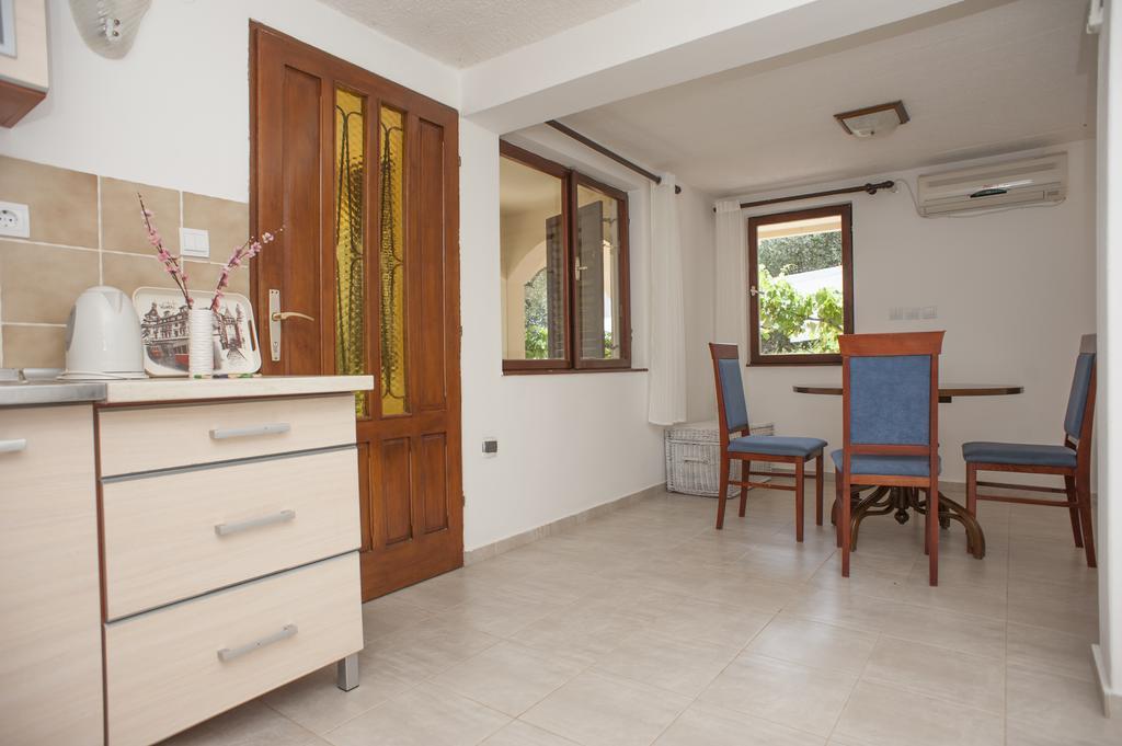 Gregovic Family Apartments Petrovac Екстериор снимка