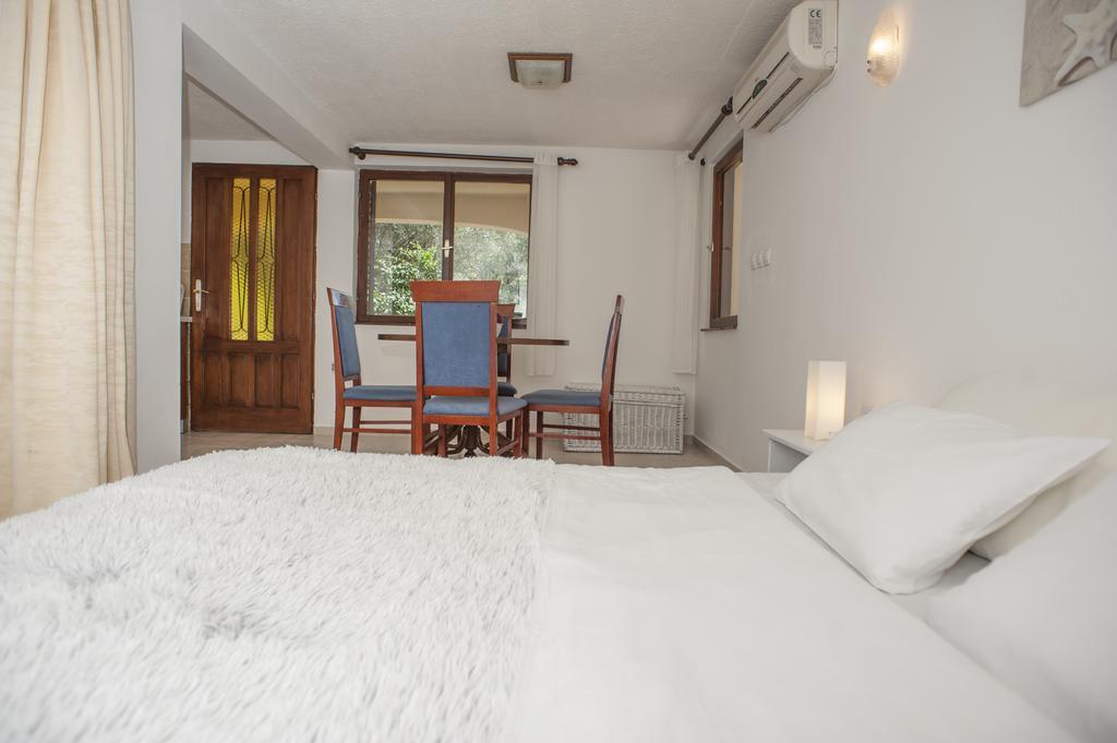 Gregovic Family Apartments Petrovac Екстериор снимка