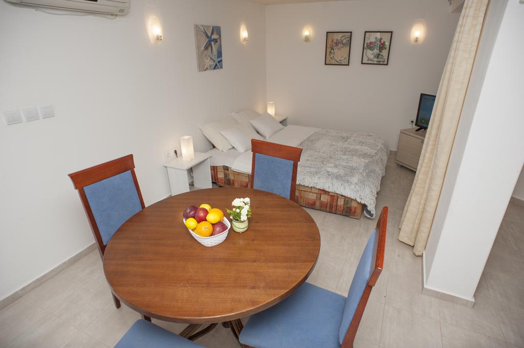 Gregovic Family Apartments Petrovac Екстериор снимка