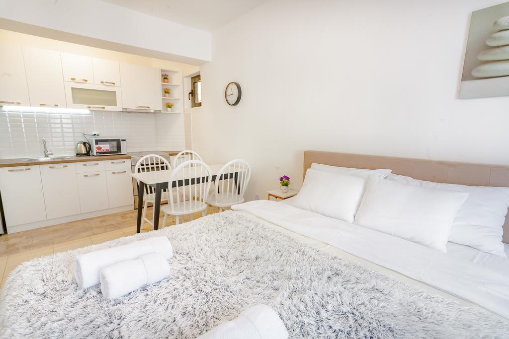 Gregovic Family Apartments Petrovac Екстериор снимка