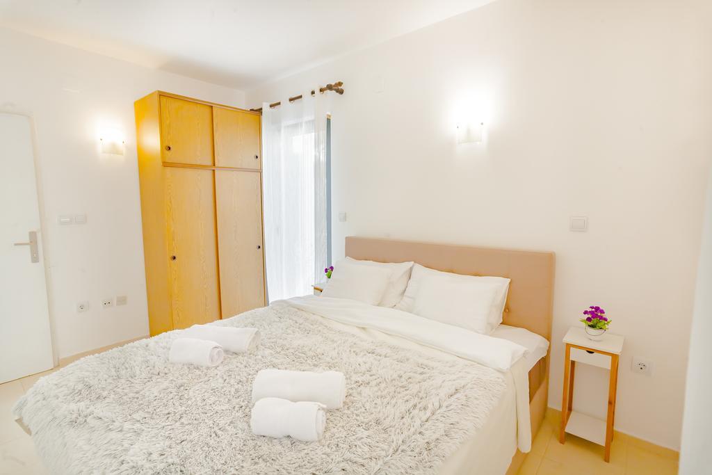 Gregovic Family Apartments Petrovac Екстериор снимка