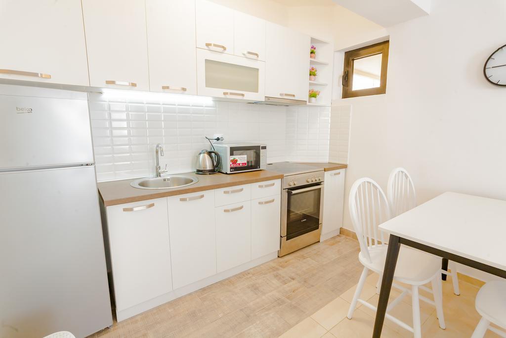 Gregovic Family Apartments Petrovac Екстериор снимка