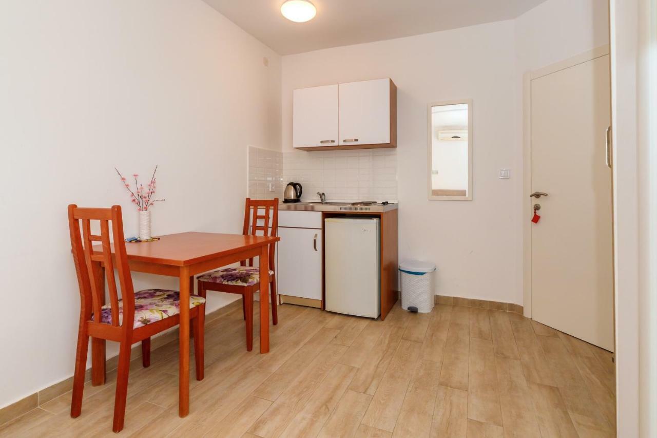 Gregovic Family Apartments Petrovac Екстериор снимка