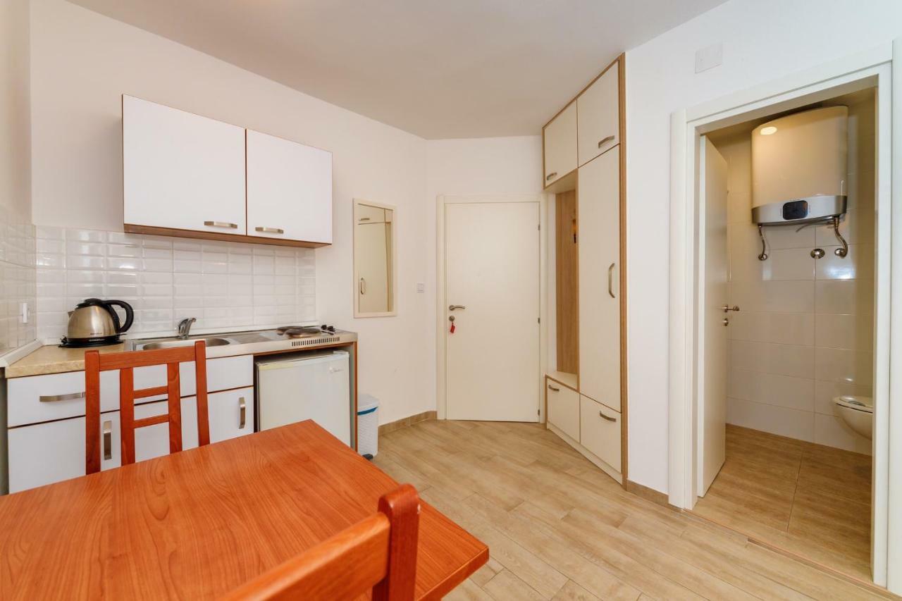Gregovic Family Apartments Petrovac Екстериор снимка